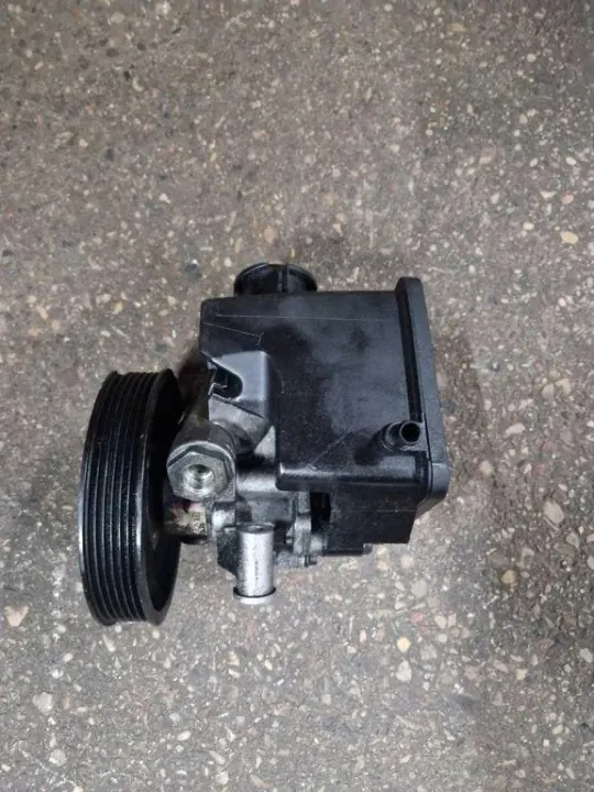 Pompe de direction assistée Mercedes-Benz OEM A6112300115 image 3