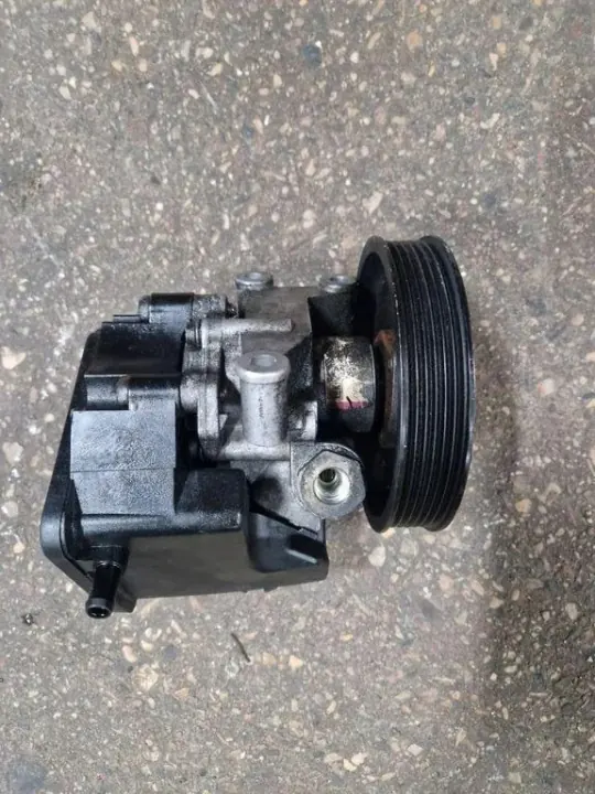 Pompe de direction assistée Mercedes-Benz OEM A6112300115 image 7