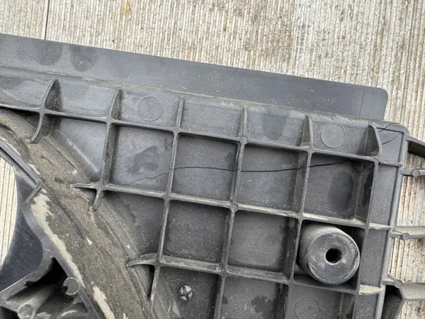 Skoda Tuulettimen kansi OEM 6R0121207Q Fabia Rapid Roomster image 4