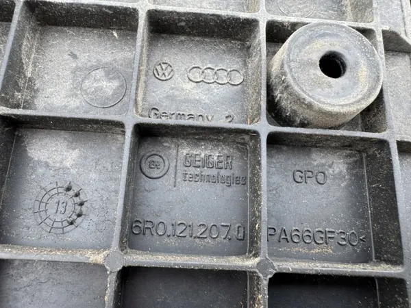 Skoda Tuulettimen kansi OEM 6R0121207Q Fabia Rapid Roomster image 5