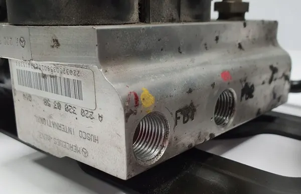 Federungsventilblock OEM A2203200358 Mercedes R230 image 4