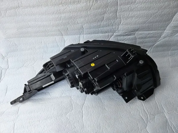 KIA STONIC LENTE DERECHA 8 PIN 92102-H8 image 3