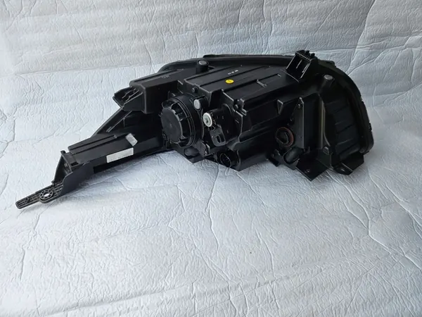 KIA STONIC LENTE DERECHA 8 PIN 92102-H8 image 4