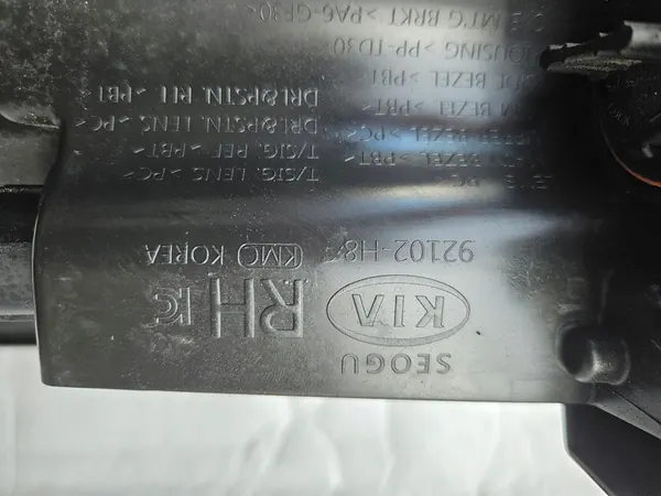 KIA STONIC LENTE DERECHA 8 PIN 92102-H8 image 6