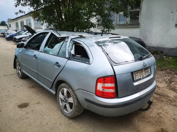 Pompe à huile OEM 06a115105b pour Skoda Fabia 1.9L image 9