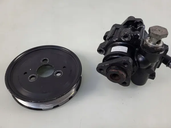 Bomba de direção assistida Audi A8 D3 OE 4E0145156B image 2