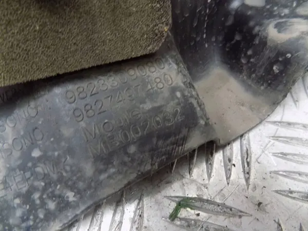 Peugeot 208 II Passaruota anteriore destro OEM image 2