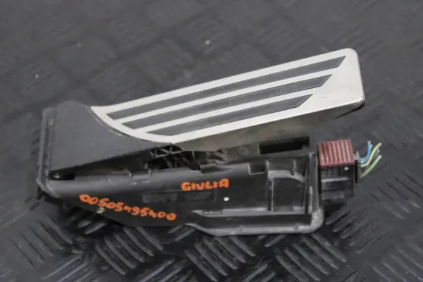 Gaspedaal OEM 00505495400 voor Alfa Romeo Giulia Veloce image 2