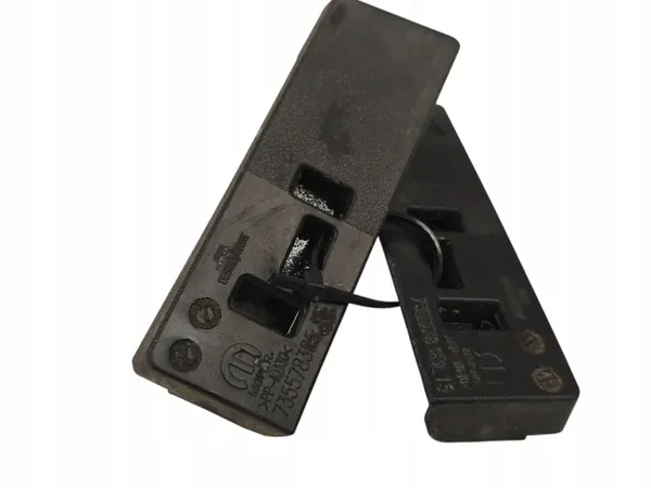 Jeep Renegade dakrailplug OEM 735578389 image 5