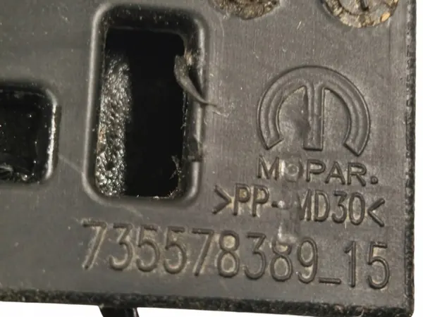 Jeep Renegade dakrailplug OEM 735578389 image 7