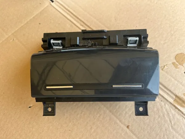 Cinzeiro Audi A3 8P OEM 8P0857951 2004-2008 image 2