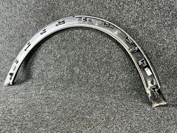 Audi Q6 e-tron etulokasuoja OEM 85H853817G image 5