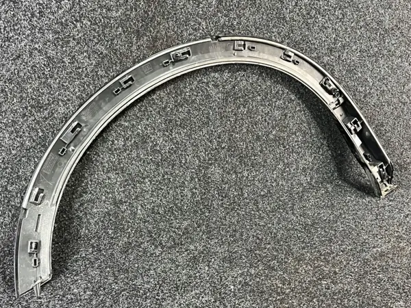 Audi Q6 e-tron etulokasuoja OEM 85H853817G image 6
