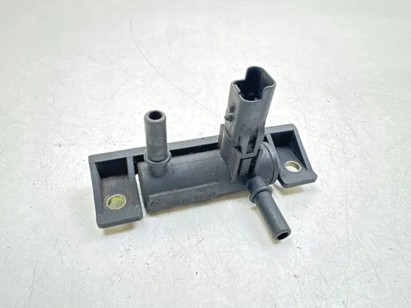 Capteur de pression de carburant PEUGEOT 607 2.2L diesel image 1