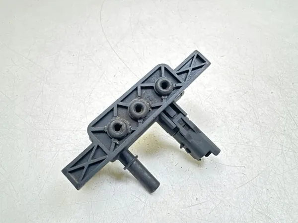 Capteur de pression de carburant PEUGEOT 607 2.2L diesel image 3