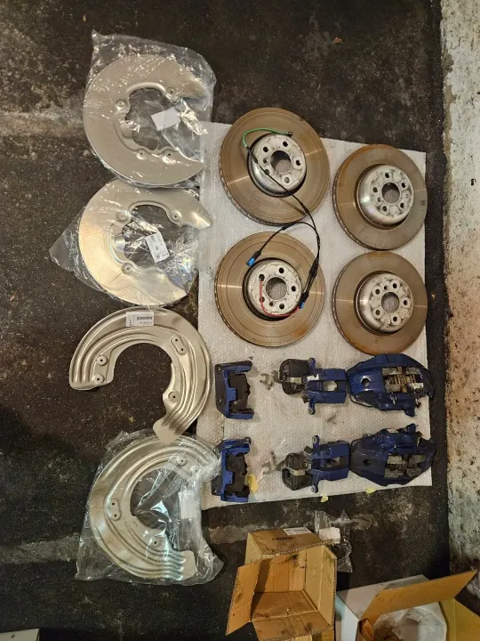 Kit frein OEM 6860925 pour BMW G20 G22 - Occasion image 2
