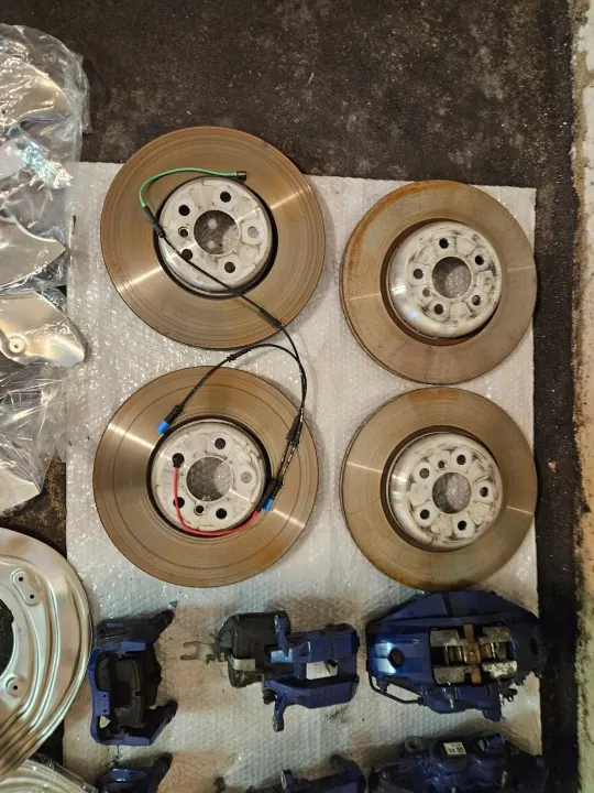 Kit frein OEM 6860925 pour BMW G20 G22 - Occasion image 3