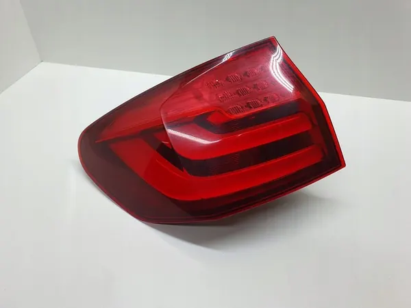 BMW 5 F10 F11 2012 Luz trasera izquierda OEM image 3