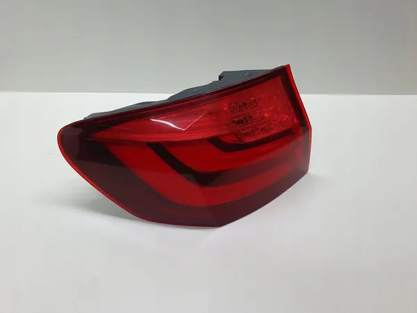 BMW 5 F10 F11 2012 Luz trasera izquierda OEM image 4