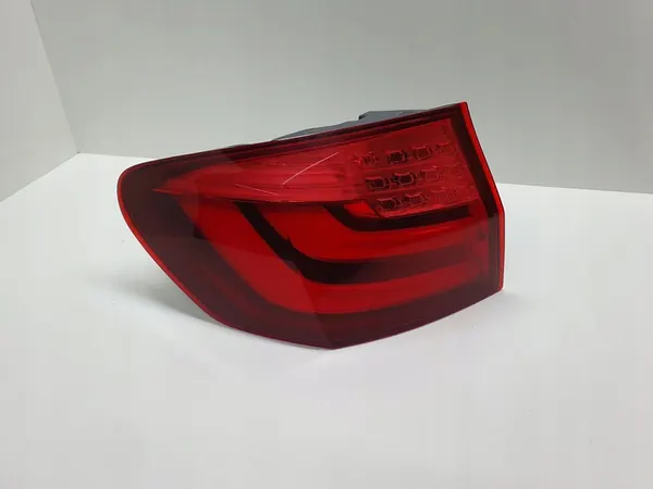BMW 5 F10 F11 2012 Luz trasera izquierda OEM image 6