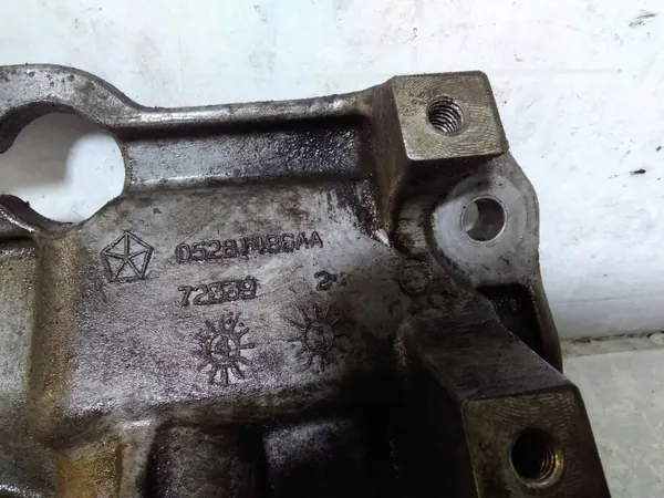 Kompressorin kiinnitys OEM 05281486AA Chrysler Pacificalle image 4