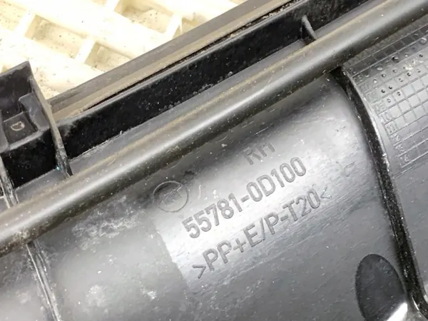 OEM 55781-0D100 Cache-Parebrise Avant pour Toyota Yaris II image 3