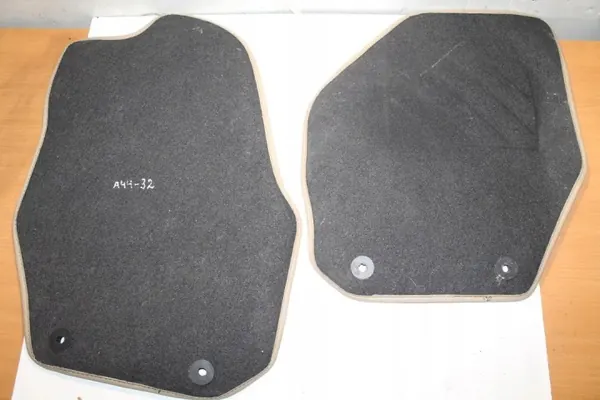 Tapis Volvo XC60 2010 d'occasion OEM 292435 image 4