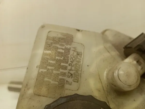 Pompe de Frein Ford Mondeo 2S712422AA image 3