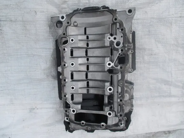 Oljetank med sensor för Audi A6 C8 A4 B9 A5 Q5 II 2.0 TDI image 4