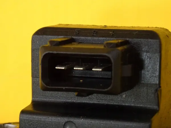 ESP-kiihtyvyysanturi KIA Sephia 0K2NC18911 image 3