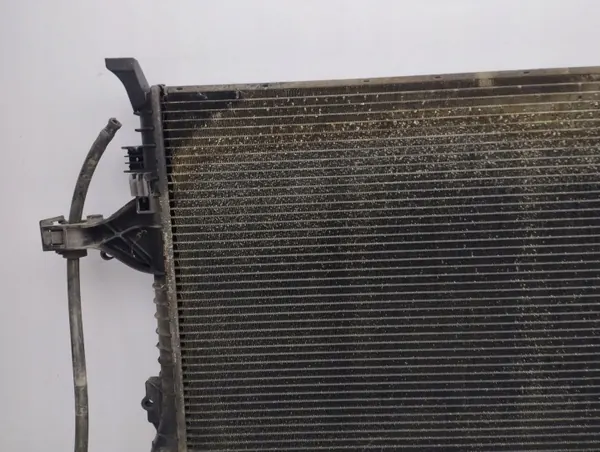 Radiateur d'eau Volvo XC90 2005 OEM AMD134878 image 9