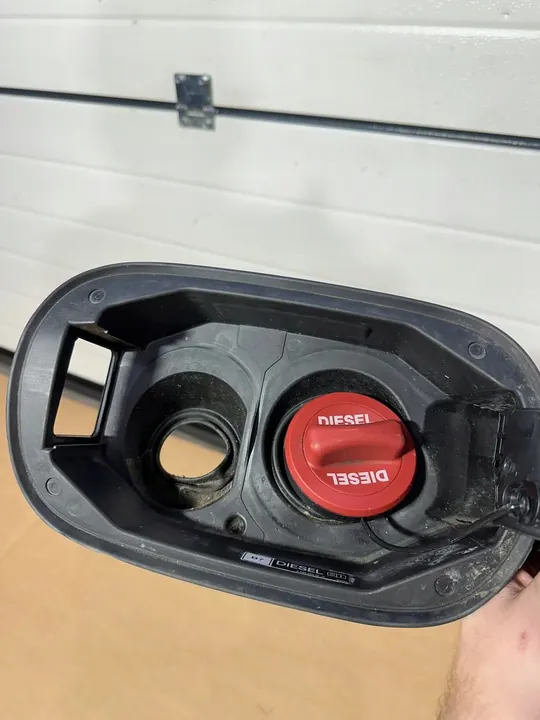 Bränsletanklock Mercedes C-Klass W205 DE Kombi C040 image 8