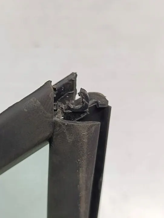 Vitre porte avant gauche DS3 15-19 OEM 9683654880 image 4