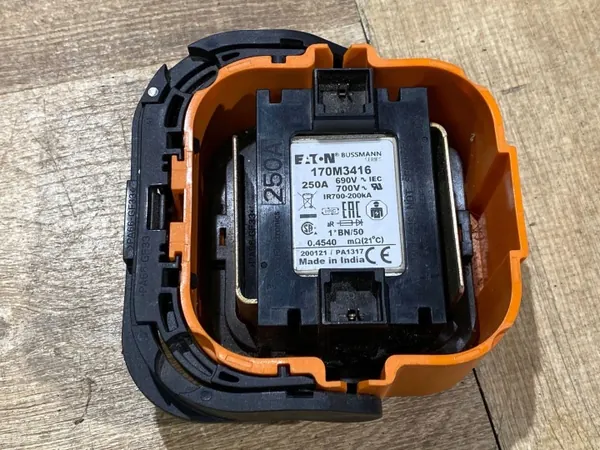 Zekering OEM 170M3416 250A - Gebruikt Land Rover Onderdeel image 3