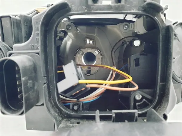 AUDI A3 8P Faro Izquierdo Original Europa image 7