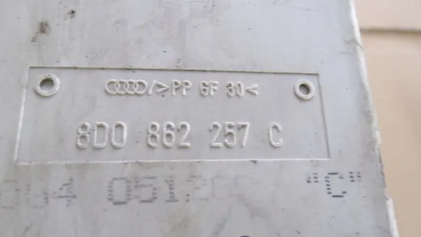 AUDI A4 B5 Bomba de Fechadura Central 8D0862257C image 5