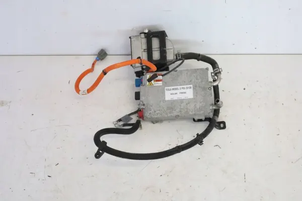 Módulo Controlador Voltaje Tesla OEM 1028665-00-B image 2
