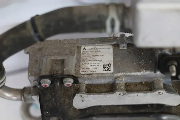 Módulo Controlador Voltaje Tesla OEM 1028665-00-B image 3