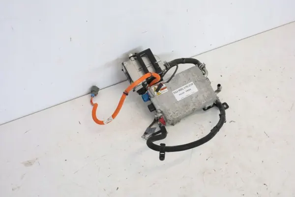 Módulo Controlador Voltaje Tesla OEM 1028665-00-B image 6