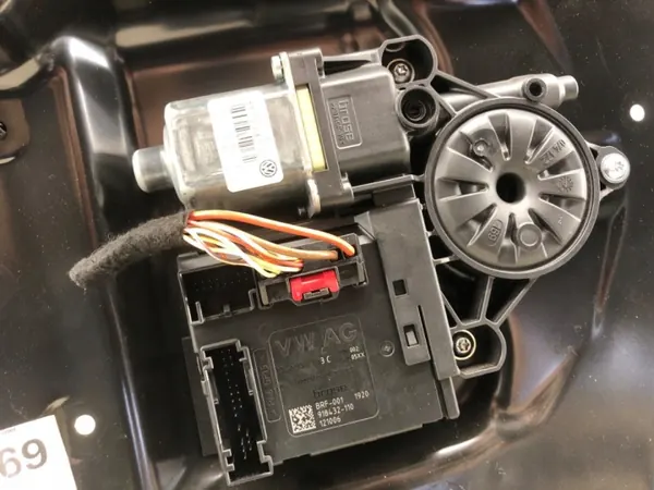 OEM 3AA959701A Vasen Etuikkunan Nostin VW Passat image 3