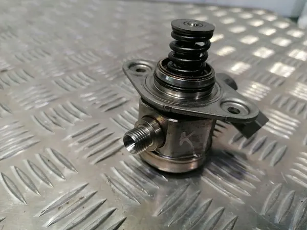 Hochdruckkraftstoffpumpe BMW 7 2012 13517595339 image 2