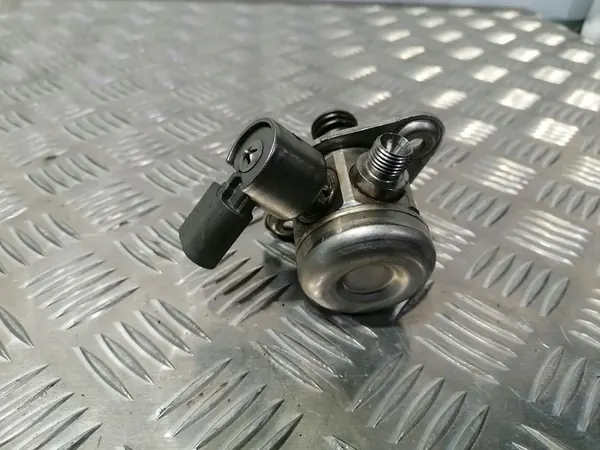 Hochdruckkraftstoffpumpe BMW 7 2012 13517595339 image 3