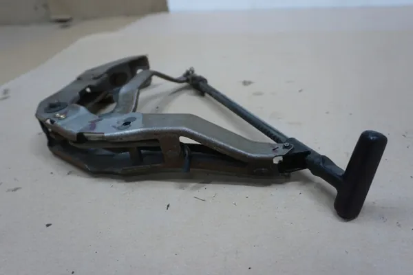 MAZDA B2500 Handremhendel OEM - Gebruikt onderdeel image 3