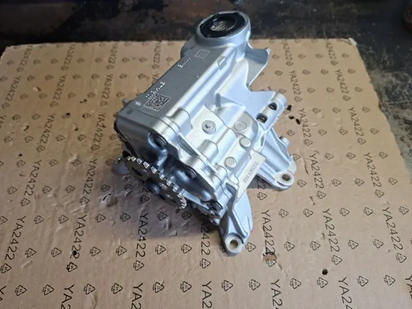 Pompe à huile moteur BMW d'occasion OEM 11419844184 image 2