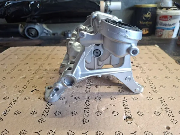 Pompe à huile moteur BMW d'occasion OEM 11419844184 image 7