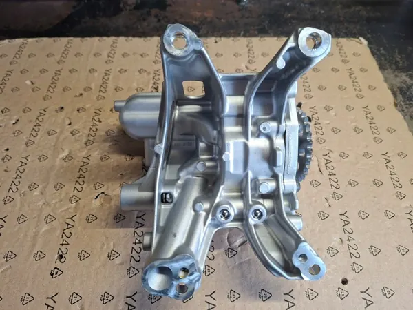 Pompe à huile moteur BMW d'occasion OEM 11419844184 image 8