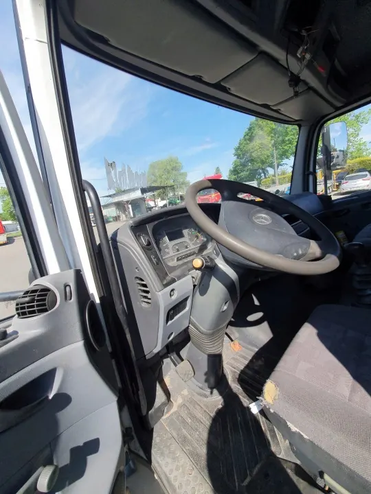 Cabina Mercedes Atego usado OEM atego - 38 chars image 2