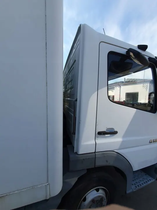Cabina Mercedes Atego usado OEM atego - 38 chars image 3