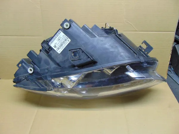 AUDI A4 B7 04-07 Faro Derecho OEM image 3
