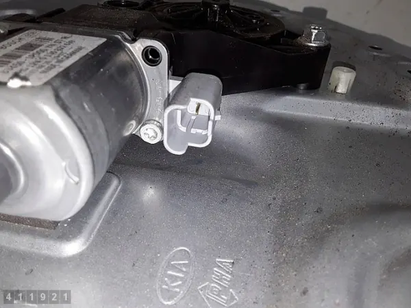 Kia Venga Fensterheber OEM 0130822639 image 5